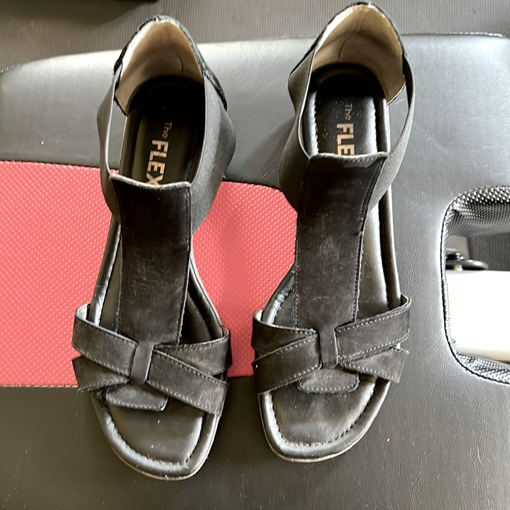 The Flexx Leather T-Strap Sandals Black Nubuck - US 8 / EUR39